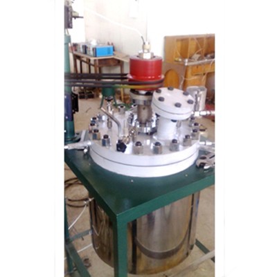 帶起吊蓋裝置的中試用高壓釜